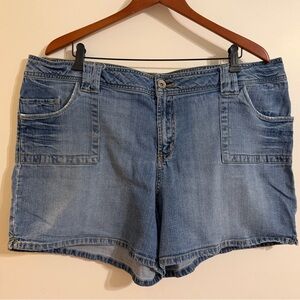 L.A. Blues Classic Blue Jean Shorts size 24W
